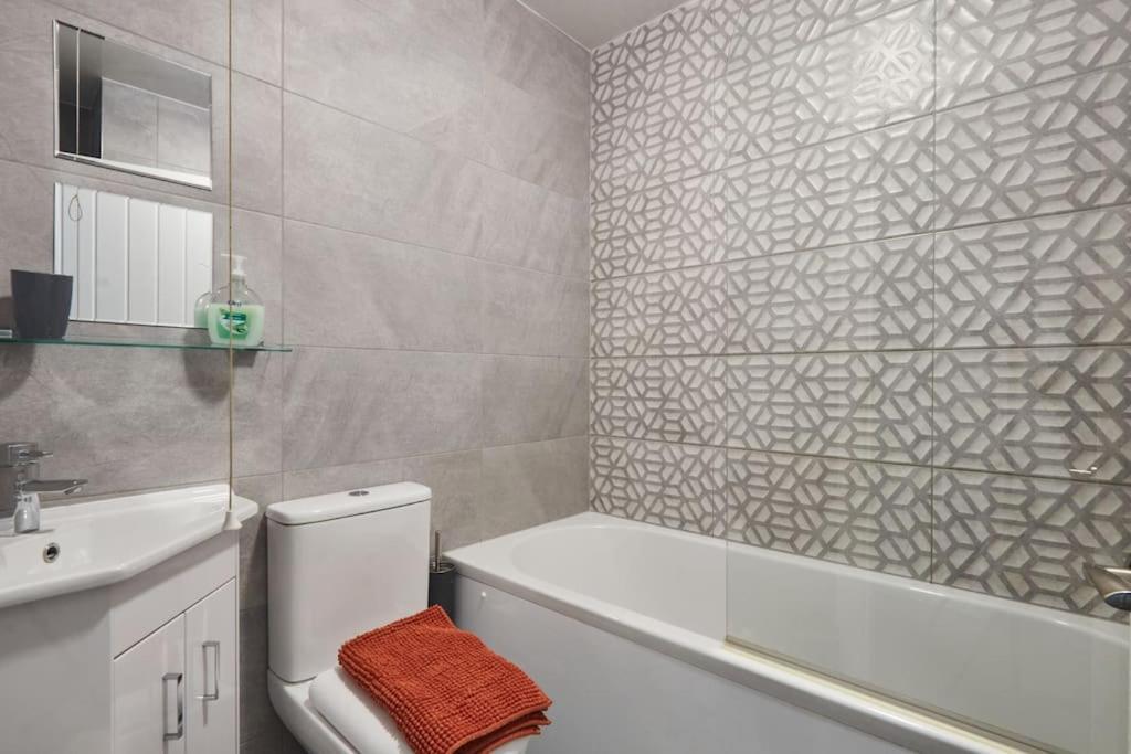 Haw Hill House - Modern 4 Bed Daire Normanton  Dış mekan fotoğraf